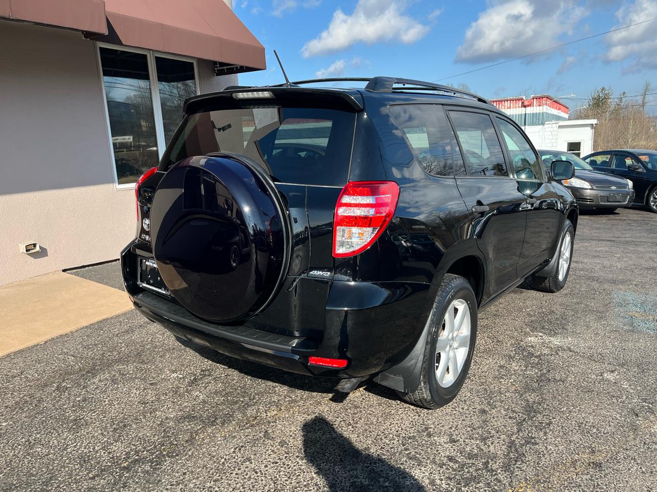 Toyota RAV4 Base I4 4WD 2011