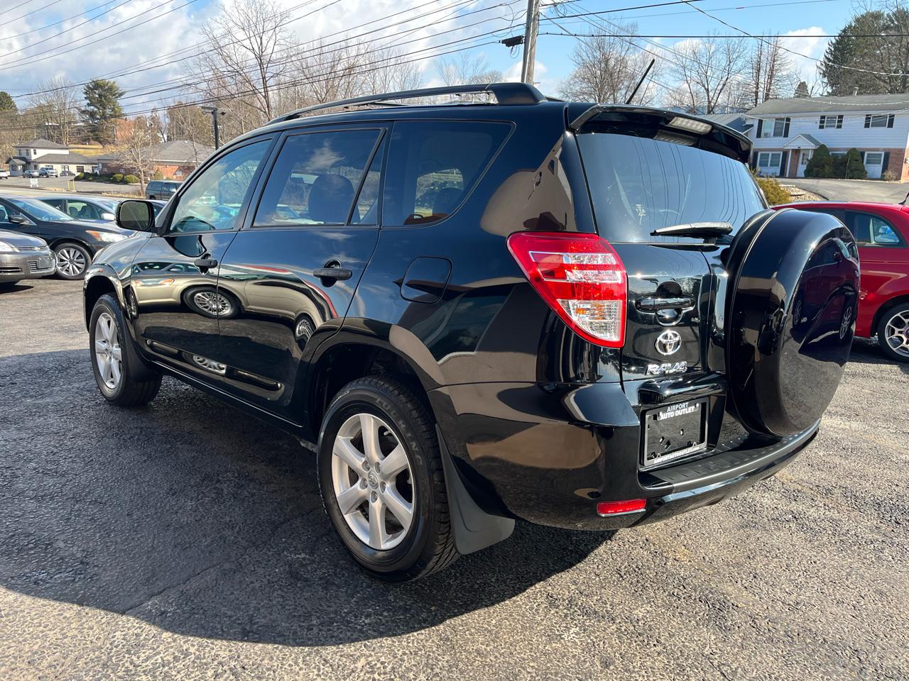 Toyota RAV4 Base I4 4WD 2011