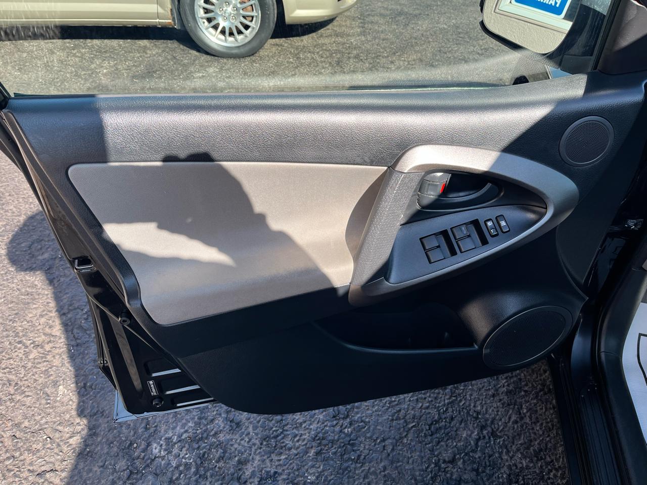 Toyota RAV4 Base I4 4WD 2011