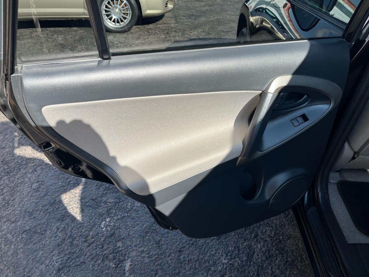 Toyota RAV4 Base I4 4WD 2011