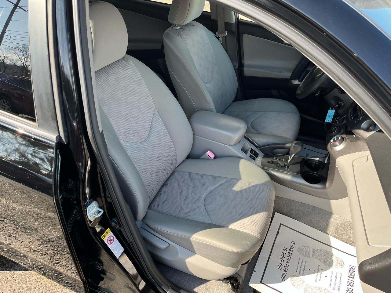 Toyota RAV4 Base I4 4WD 2011