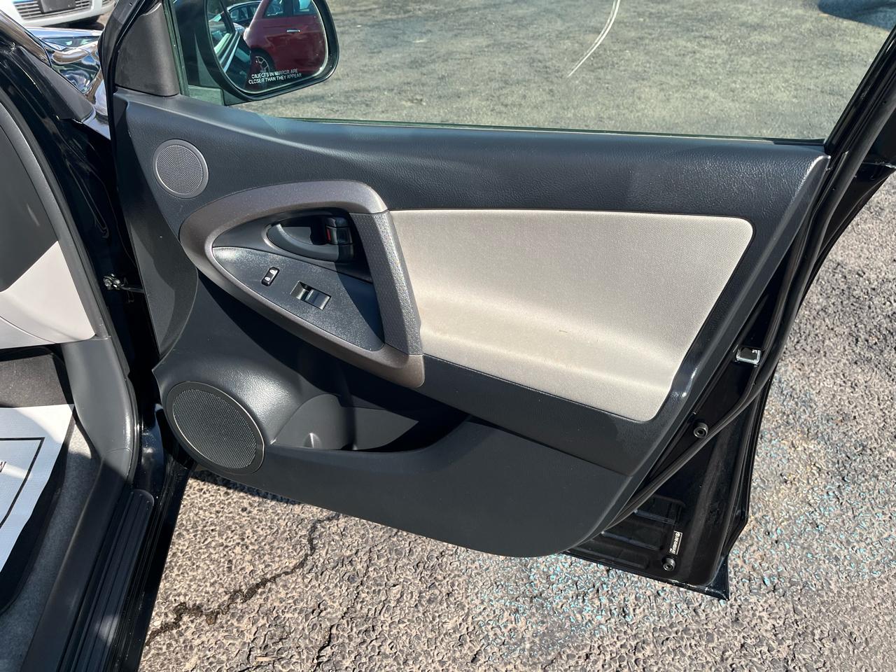 Toyota RAV4 Base I4 4WD 2011