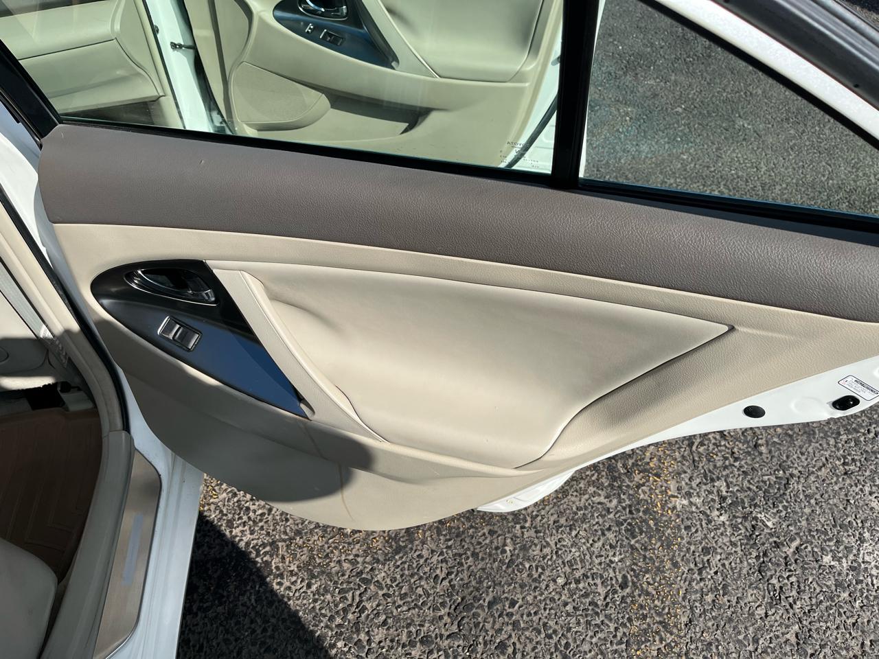 Toyota Camry Hybrid Sedan 2007