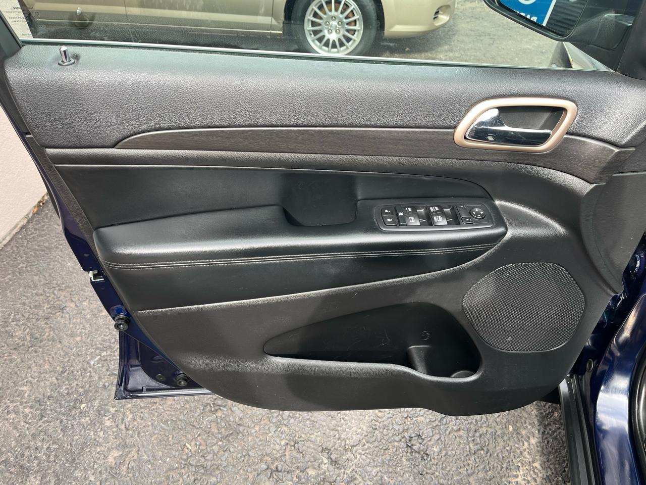 Jeep Grand Cherokee Laredo 4WD 2017