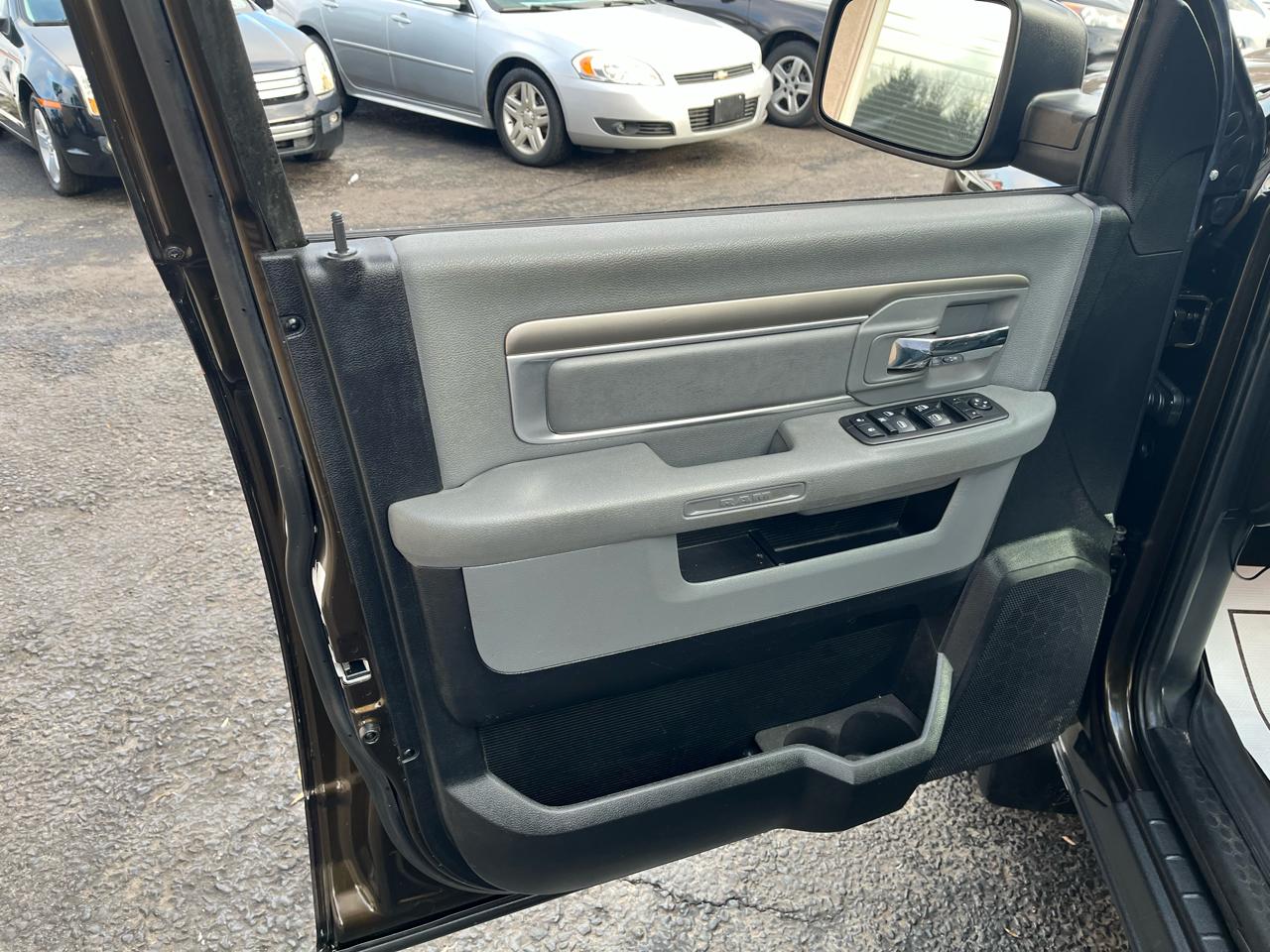 RAM 1500 SLT Quad Cab 4WD 2014