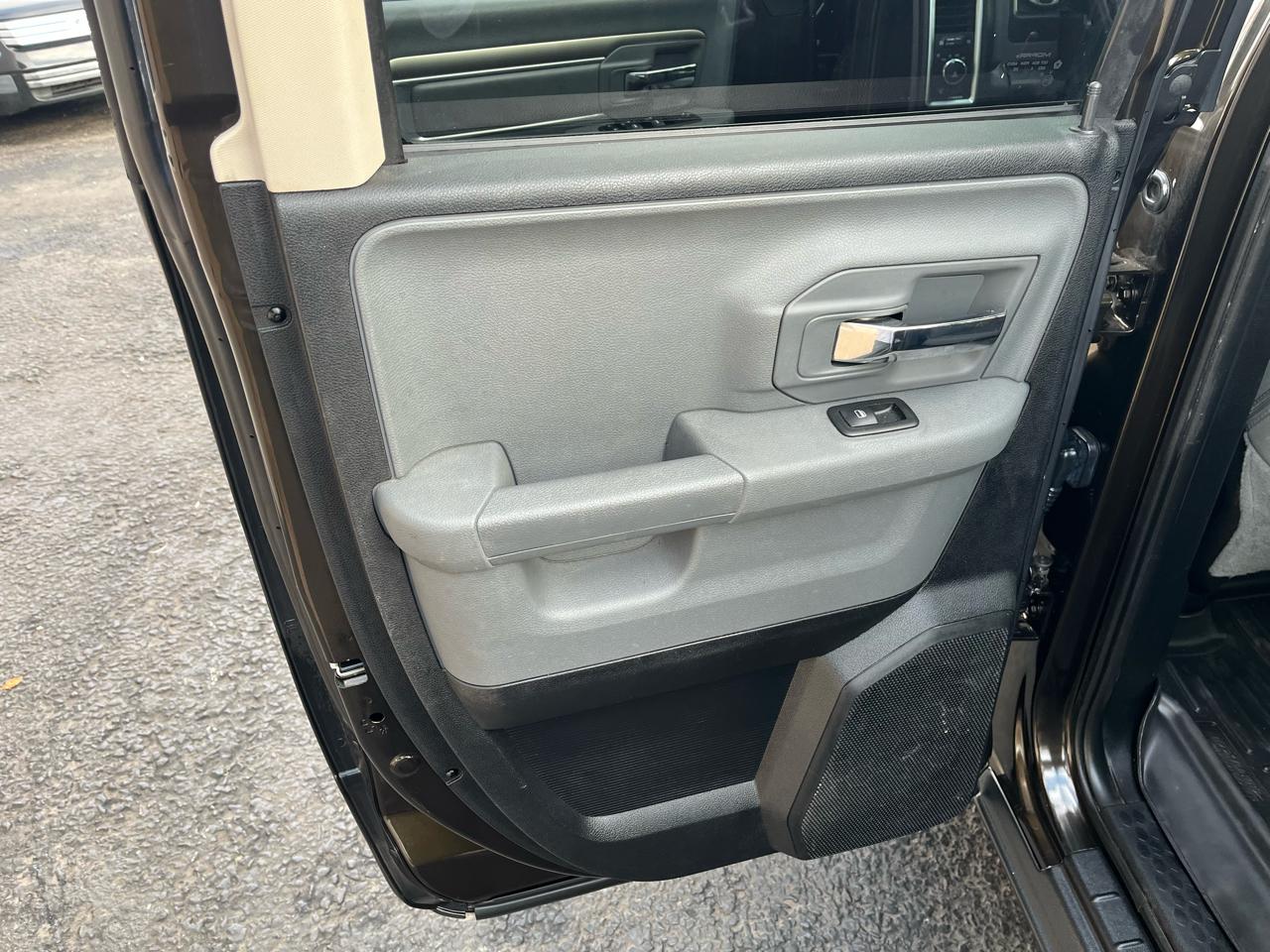 RAM 1500 SLT Quad Cab 4WD 2014