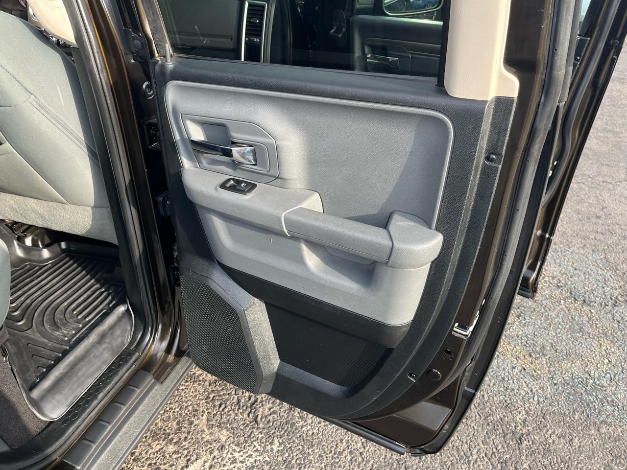 RAM 1500 SLT Quad Cab 4WD 2014