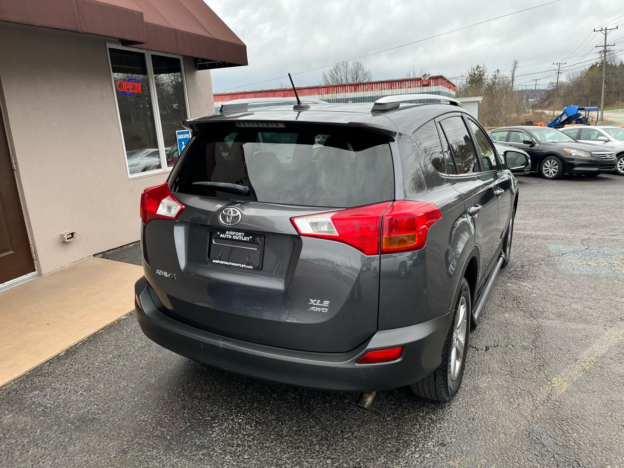 Toyota RAV4 XLE AWD 2015