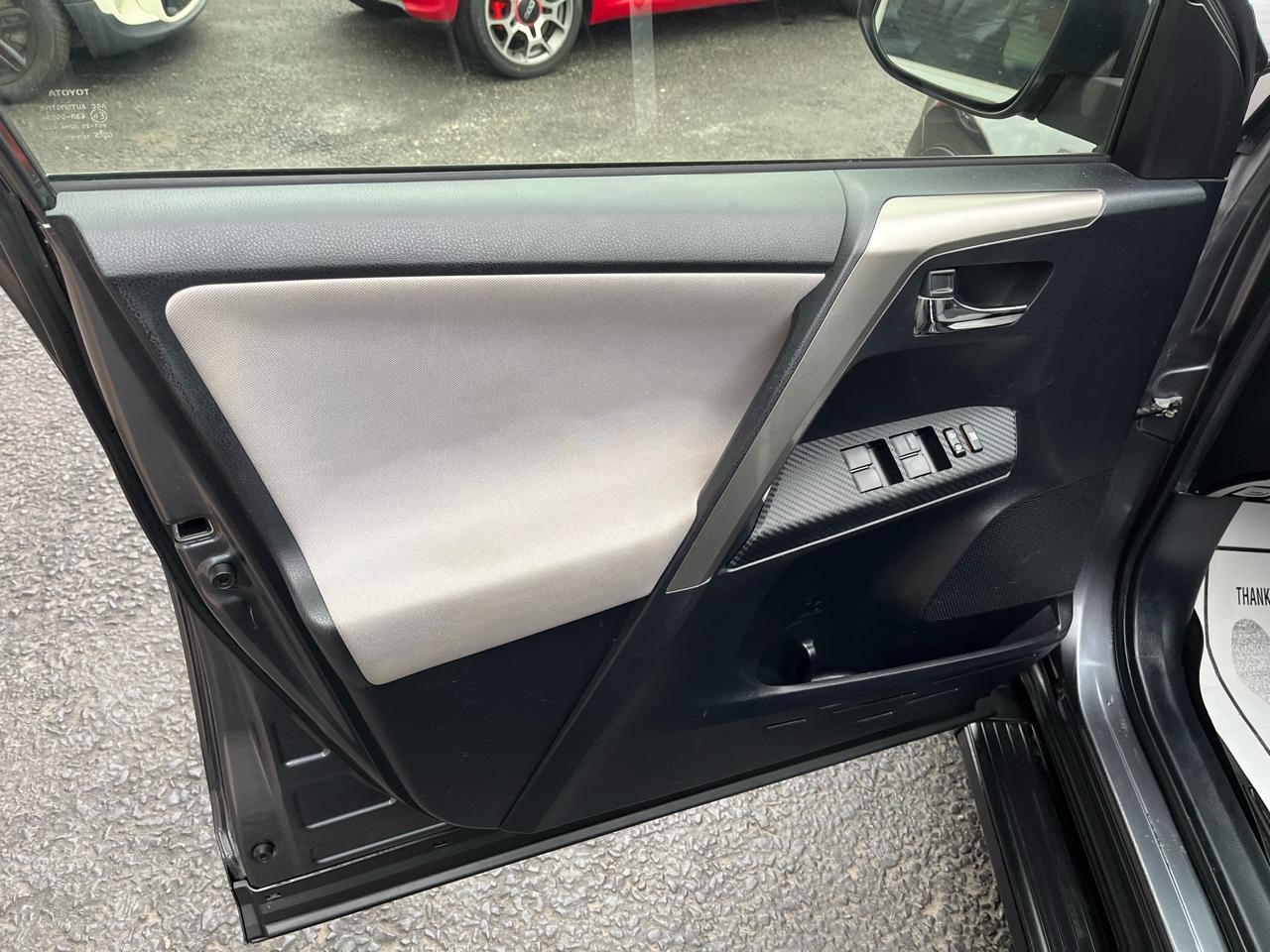 Toyota RAV4 XLE AWD 2015