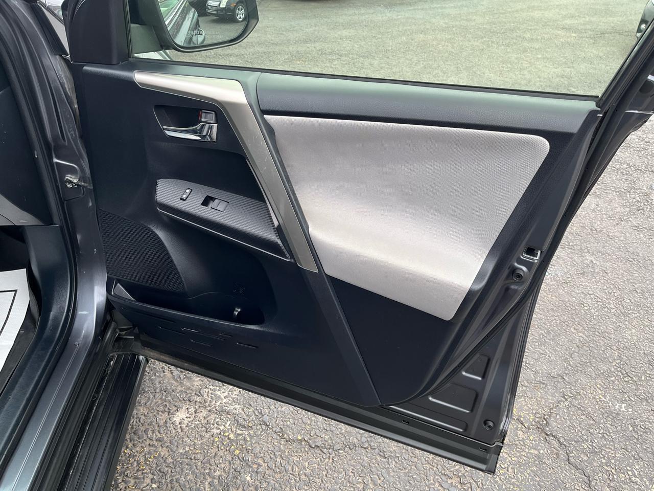 Toyota RAV4 XLE AWD 2015