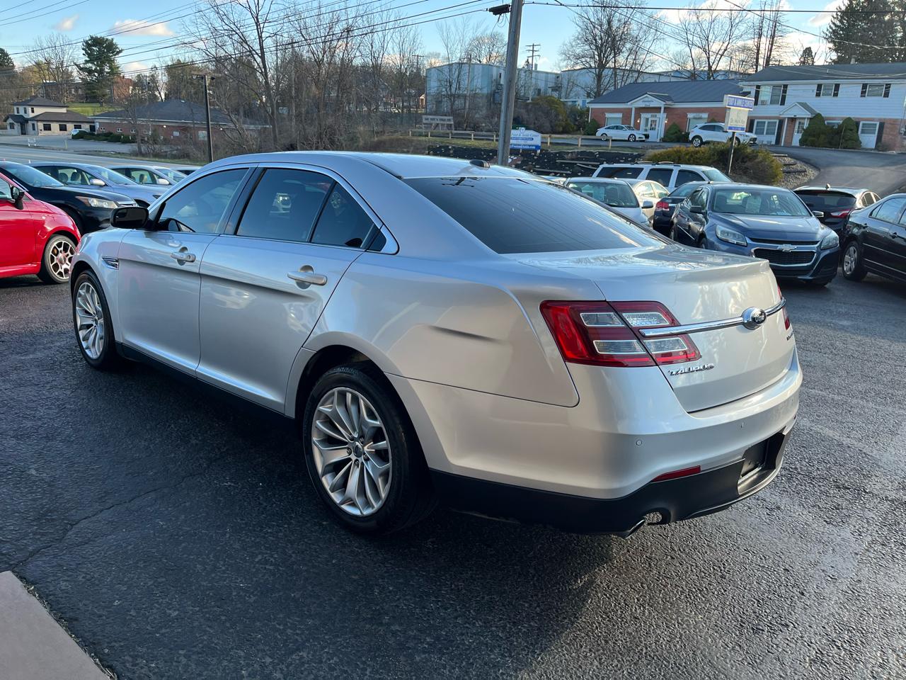 Ford Taurus Limited FWD 2014