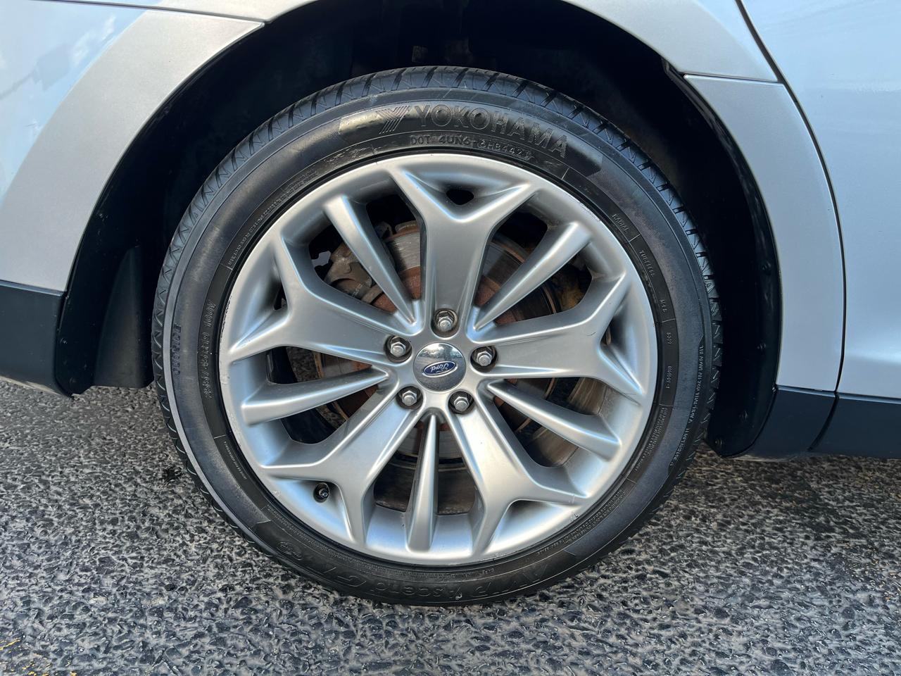 Ford Taurus Limited FWD 2014