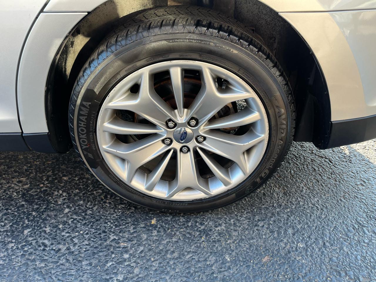 Ford Taurus Limited FWD 2014