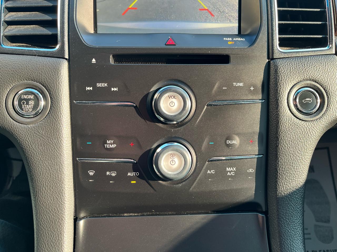 Ford Taurus Limited FWD 2014