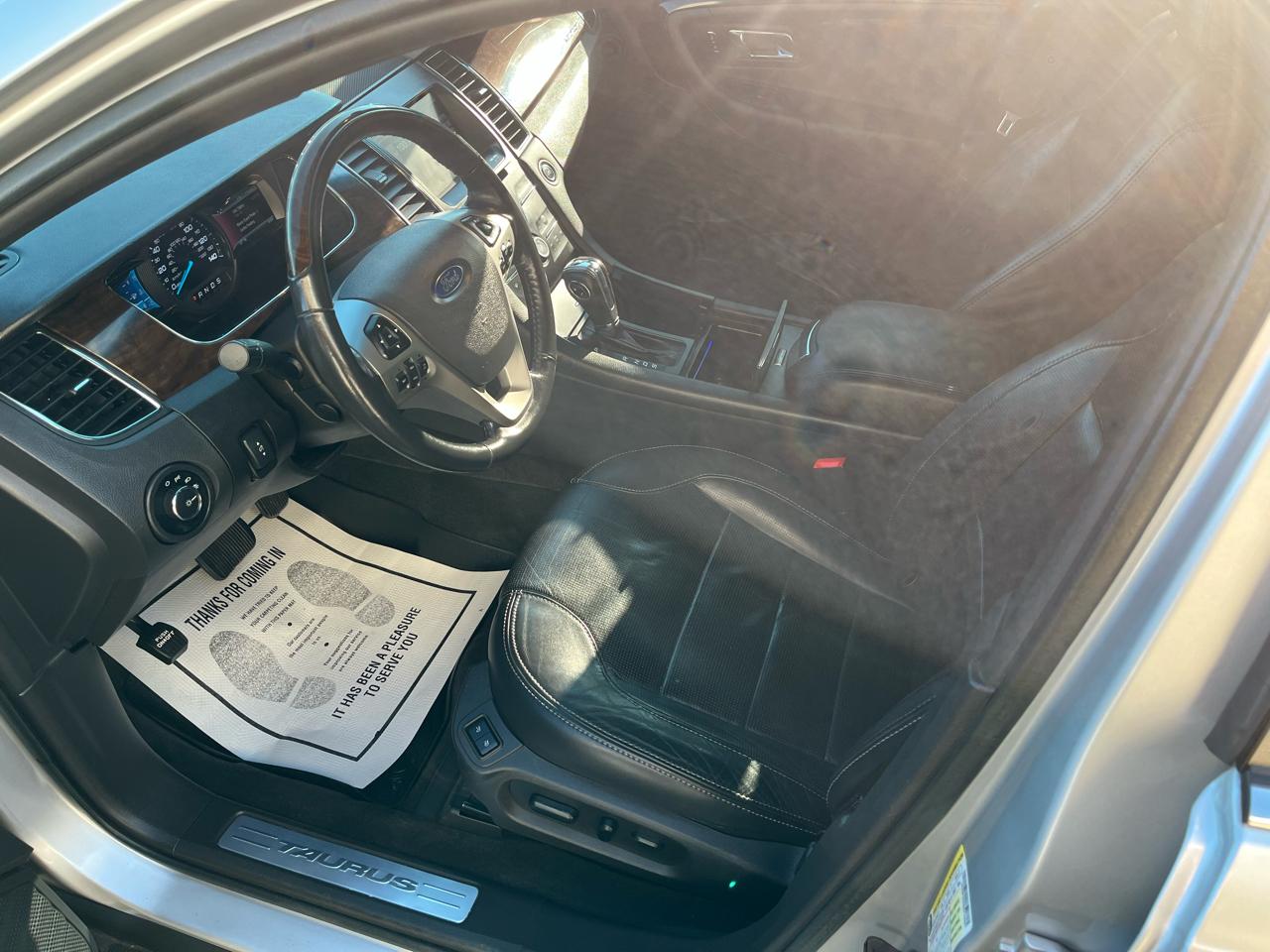 Ford Taurus Limited FWD 2014