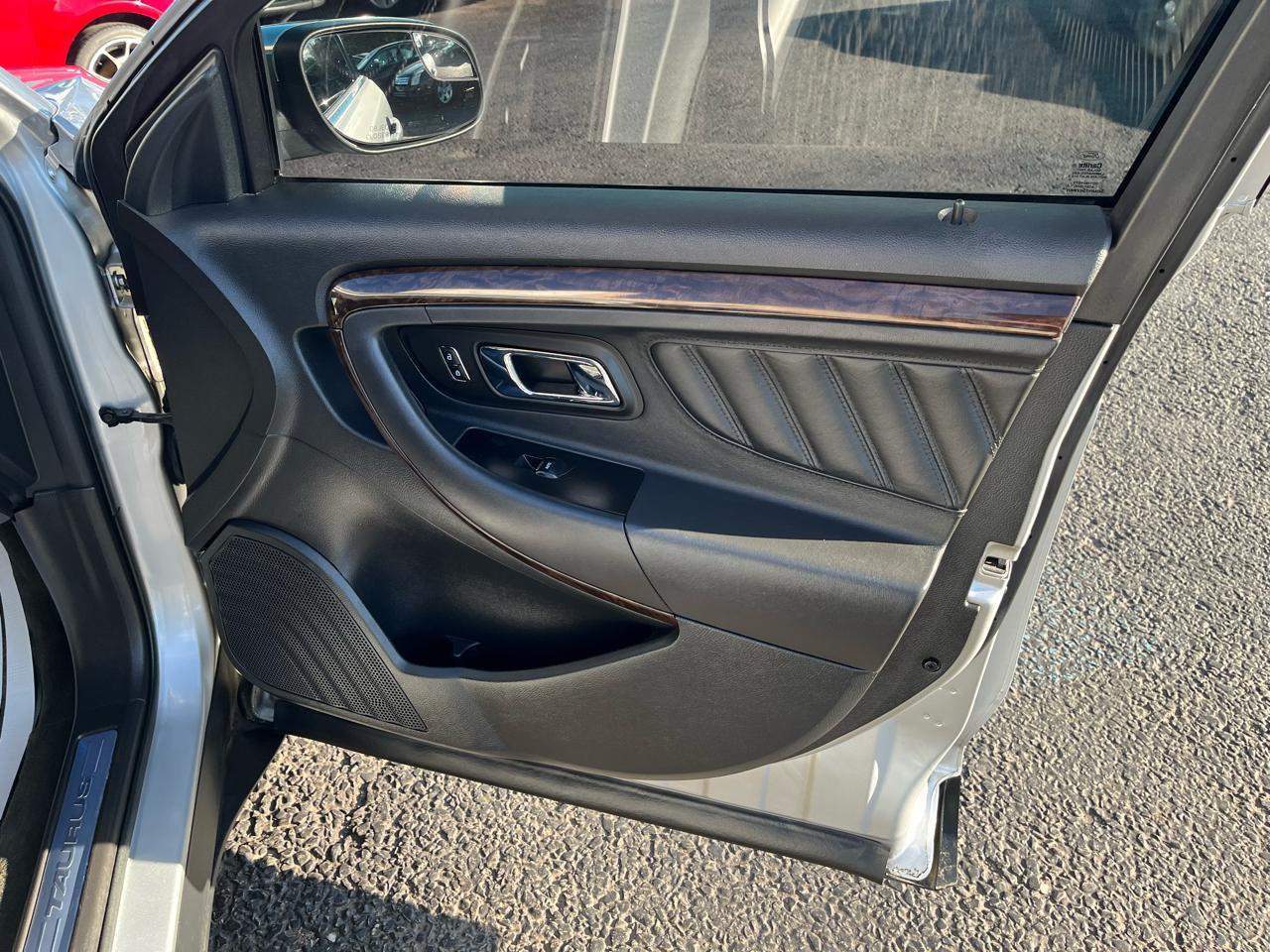 Ford Taurus Limited FWD 2014