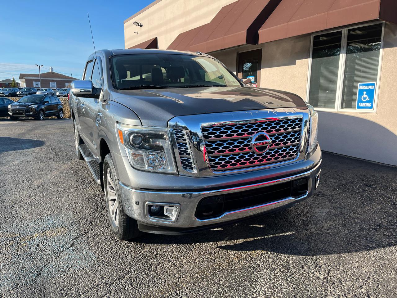 Nissan Titan SL Crew Cab 4WD 2017