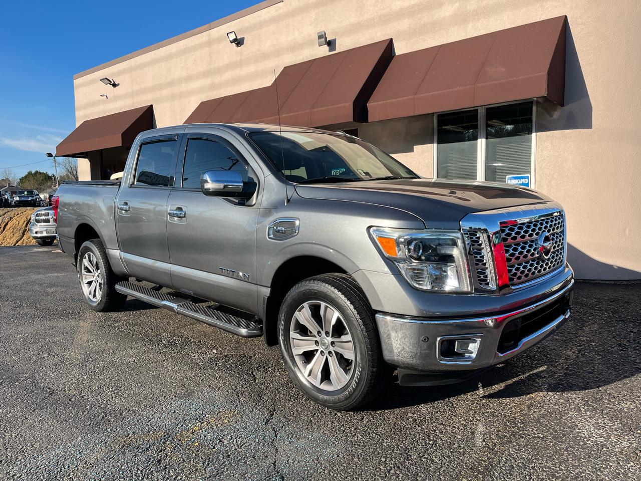 Nissan Titan SL Crew Cab 4WD 2017