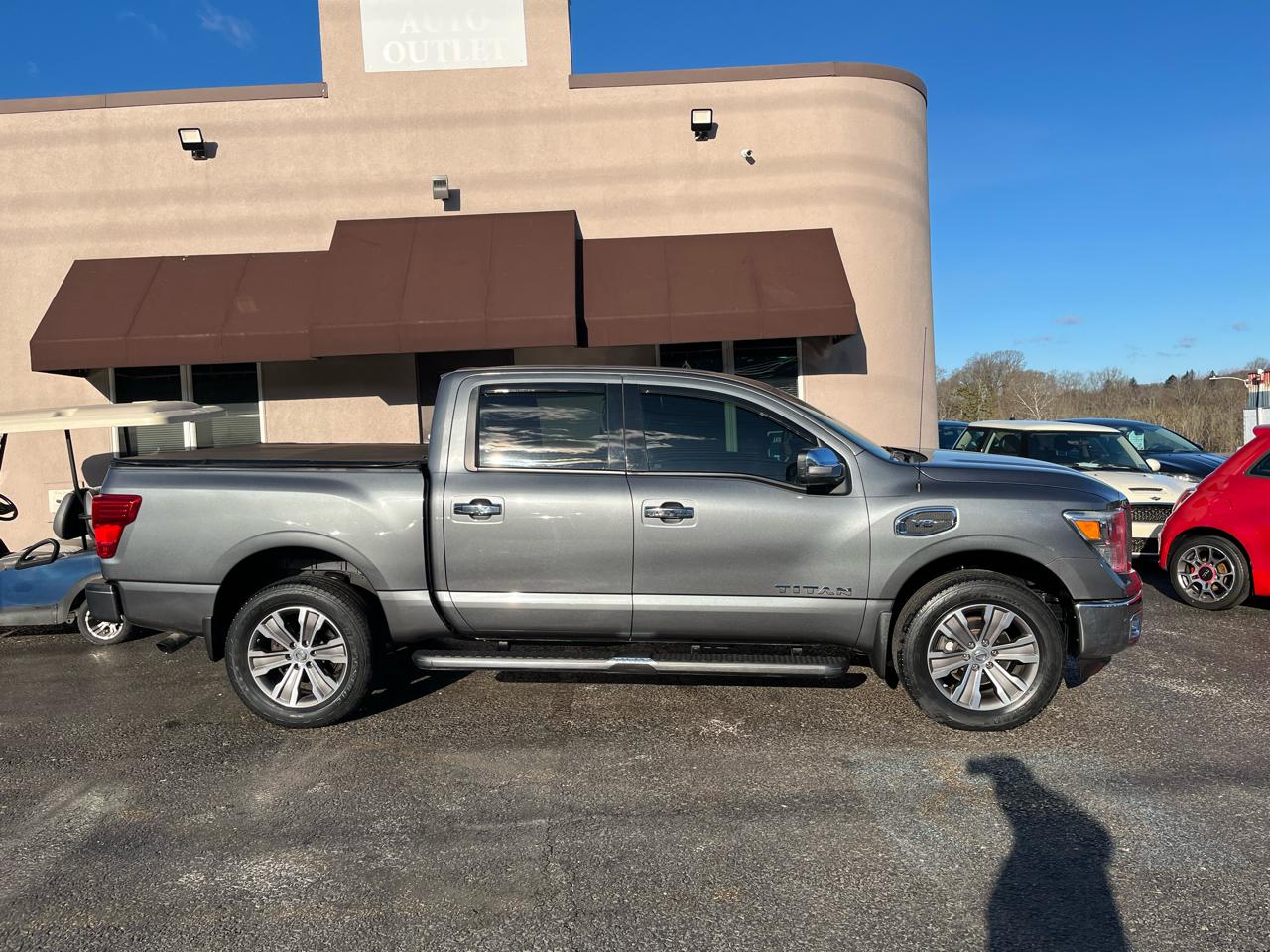 Nissan Titan SL Crew Cab 4WD 2017