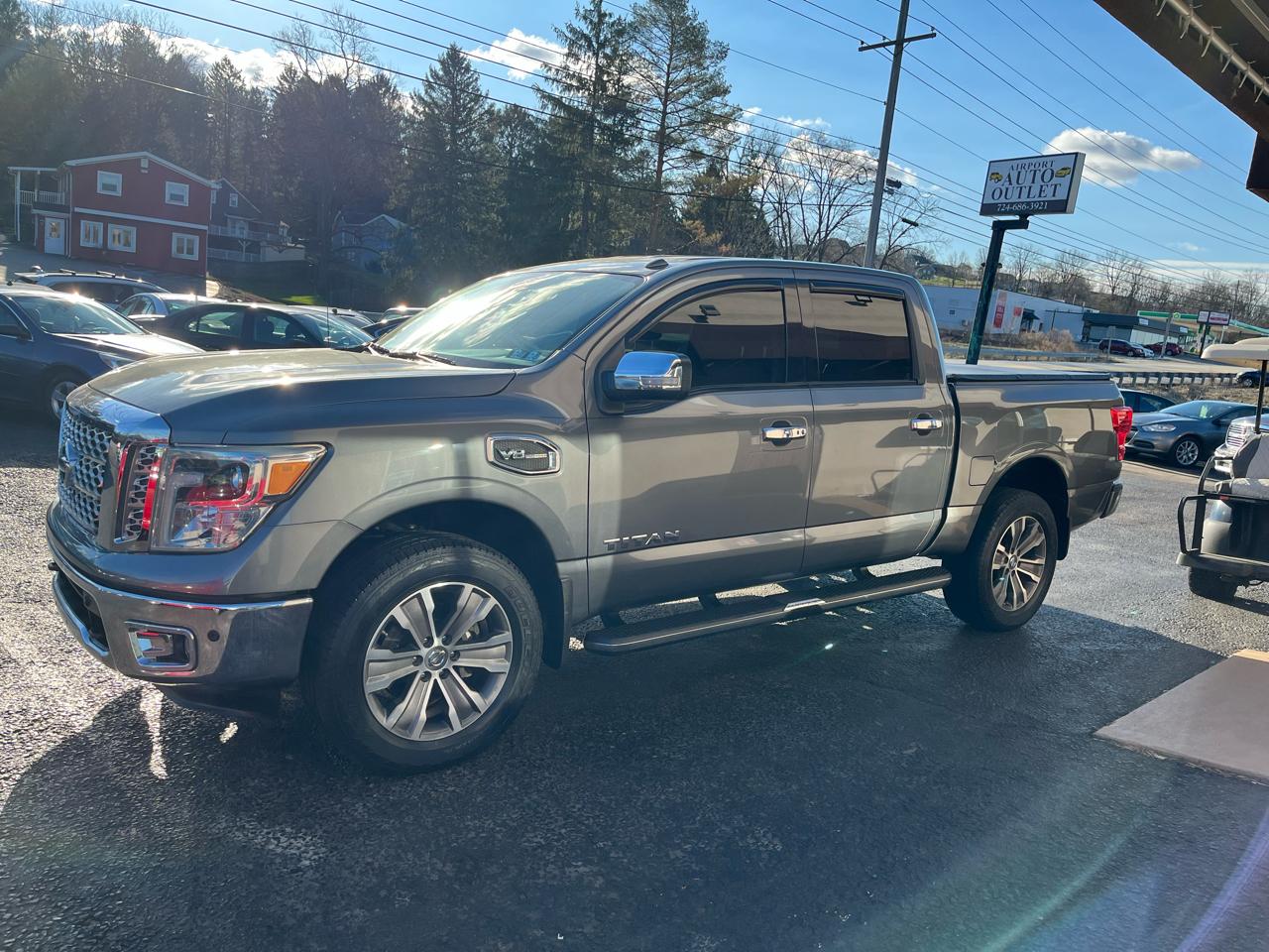 Nissan Titan SL Crew Cab 4WD 2017