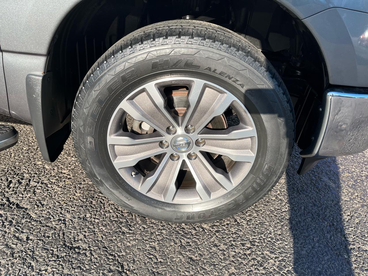 Nissan Titan SL Crew Cab 4WD 2017