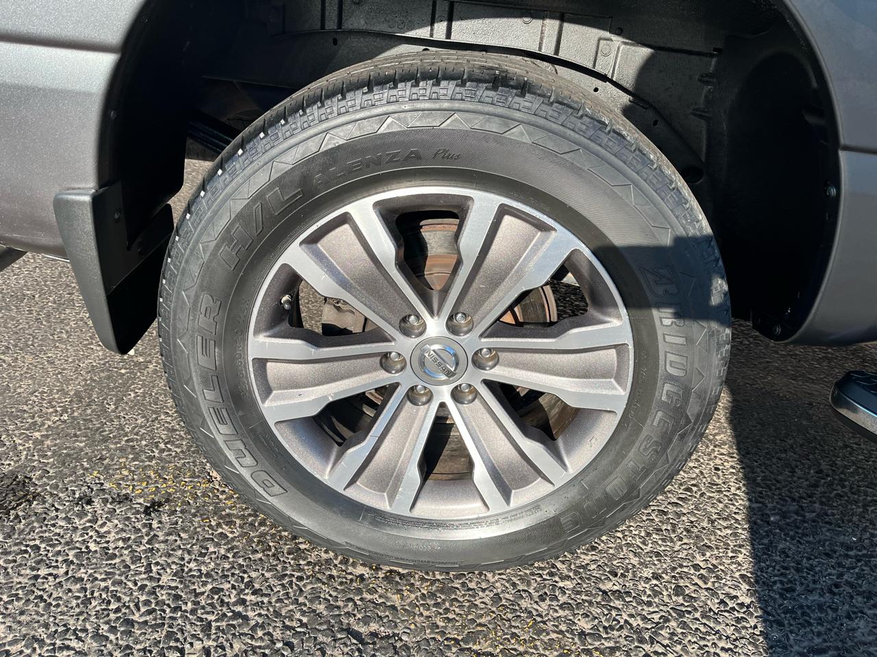 Nissan Titan SL Crew Cab 4WD 2017