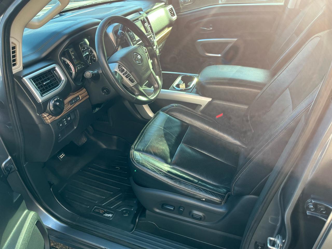 Nissan Titan SL Crew Cab 4WD 2017