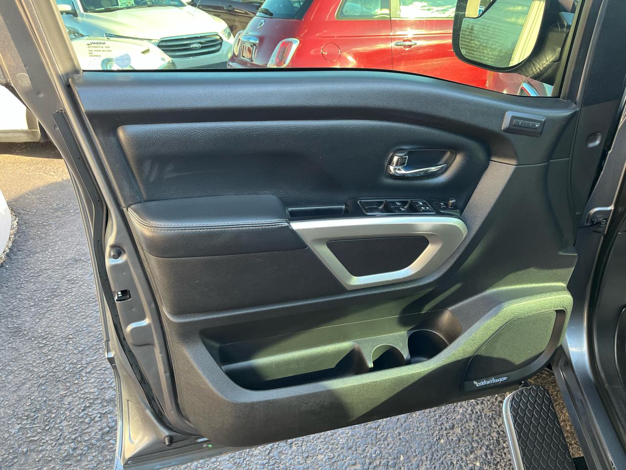 Nissan Titan SL Crew Cab 4WD 2017