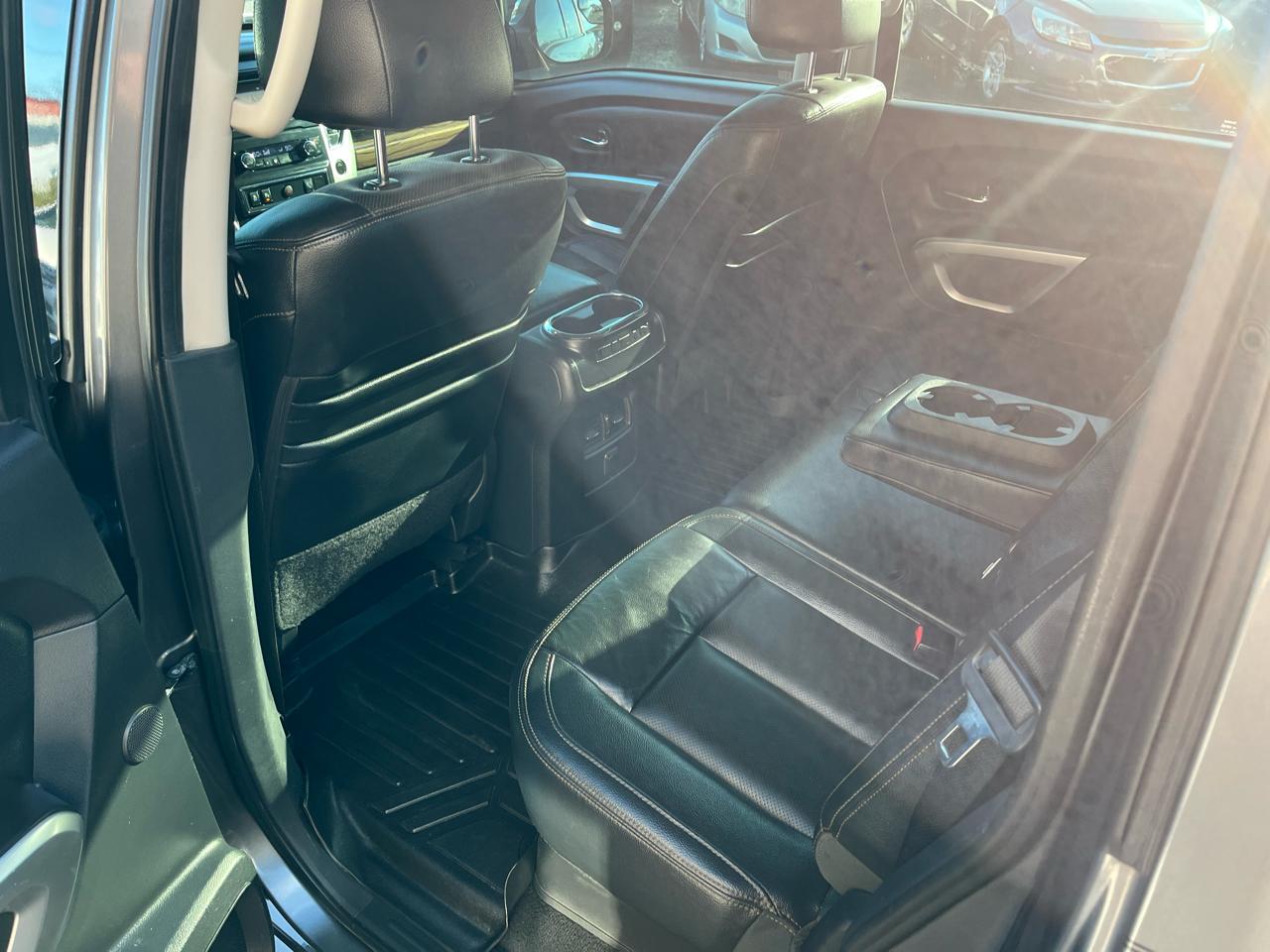 Nissan Titan SL Crew Cab 4WD 2017