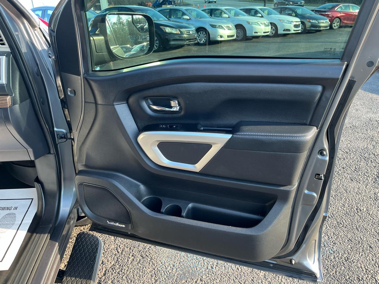 Nissan Titan SL Crew Cab 4WD 2017