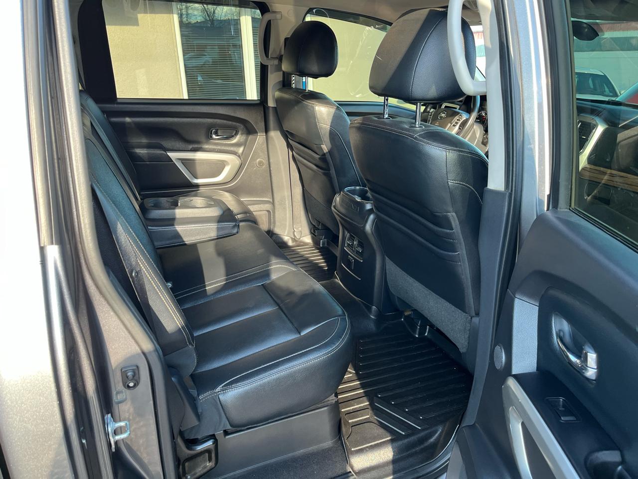 Nissan Titan SL Crew Cab 4WD 2017