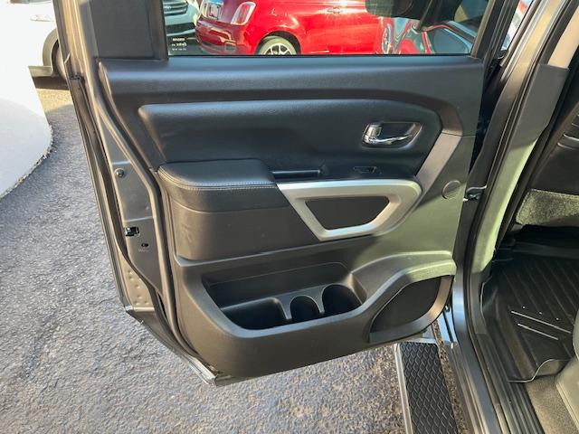 Nissan Titan SL Crew Cab 4WD 2017