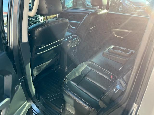 Nissan Titan SL Crew Cab 4WD 2017