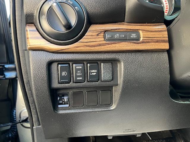 Nissan Titan SL Crew Cab 4WD 2017