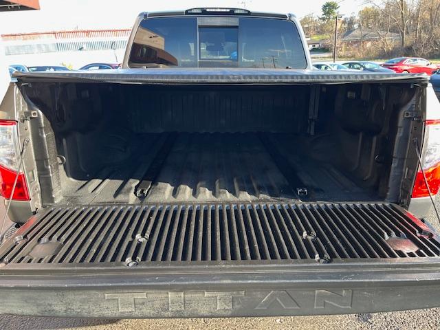 Nissan Titan SL Crew Cab 4WD 2017
