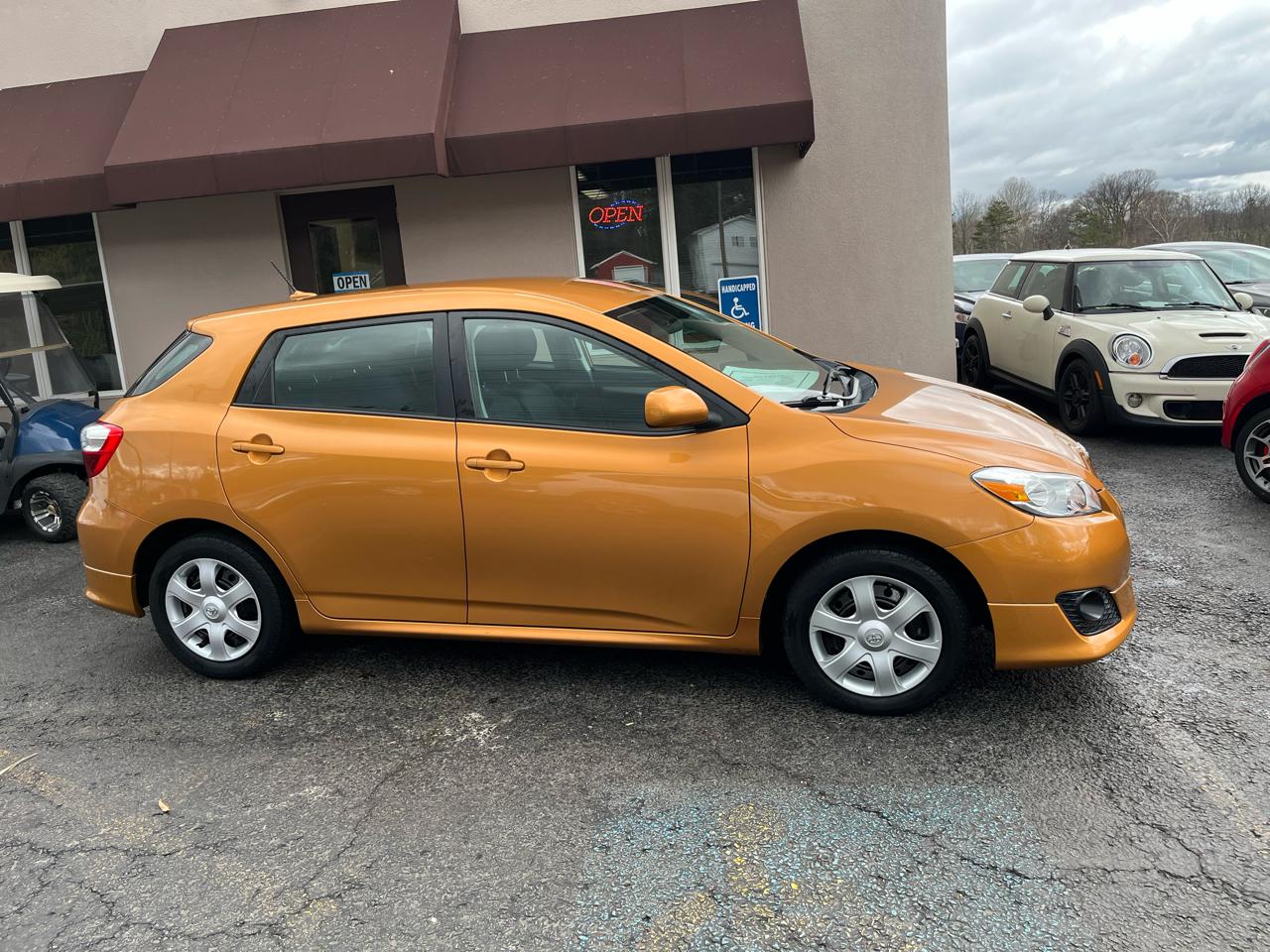 Toyota Matrix Base 4-Speed AT 2010