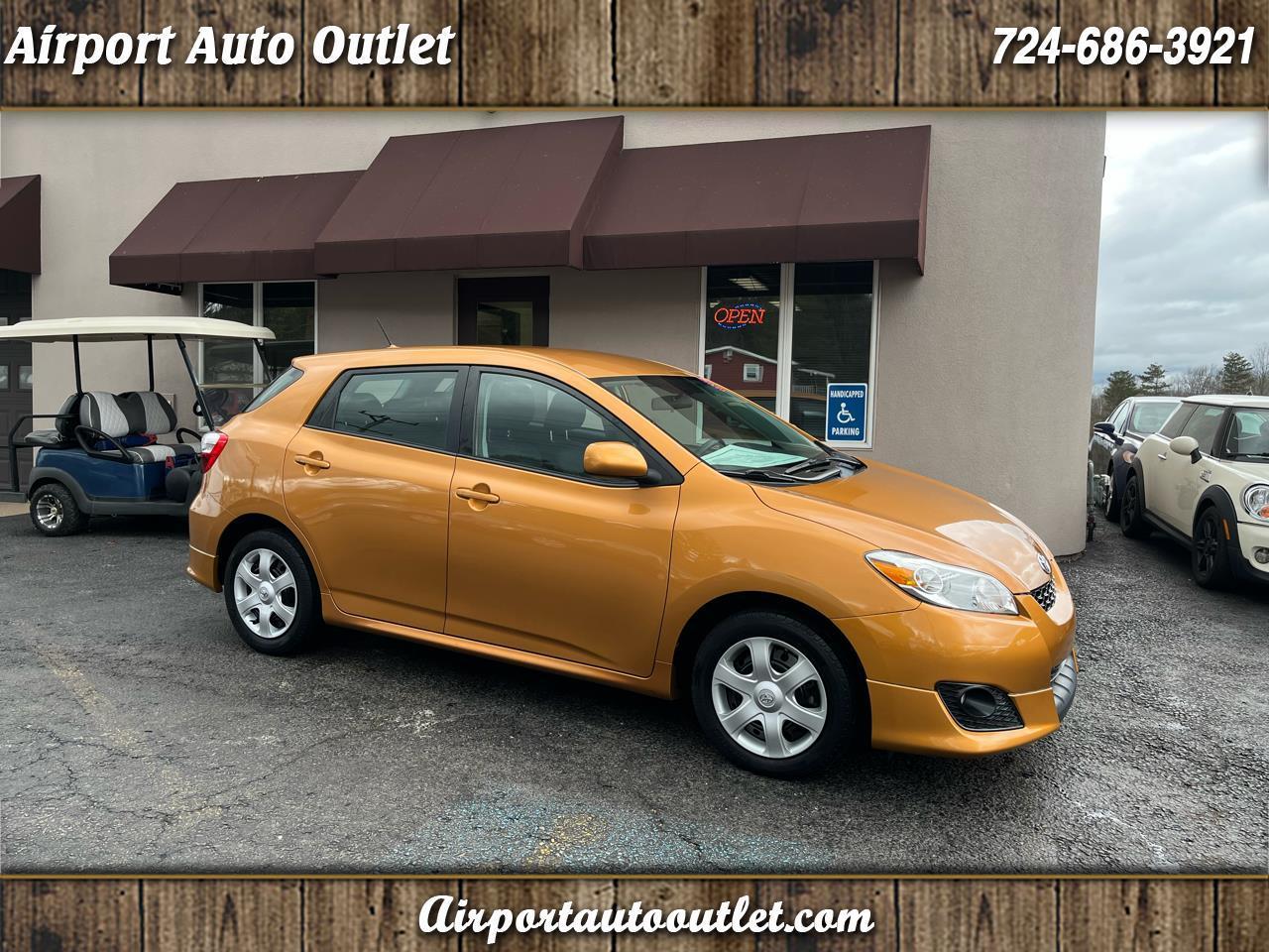 Toyota Matrix Base 4-Speed AT 2010