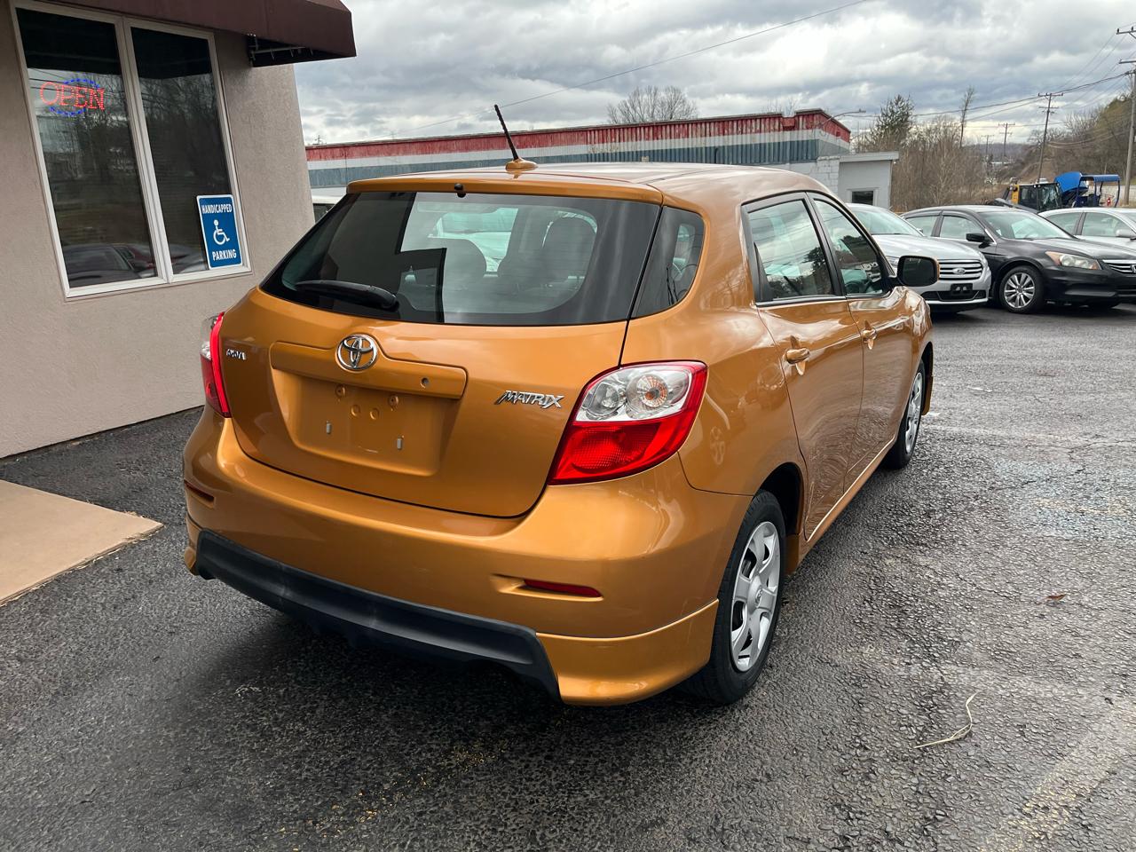 Toyota Matrix Base 4-Speed AT 2010