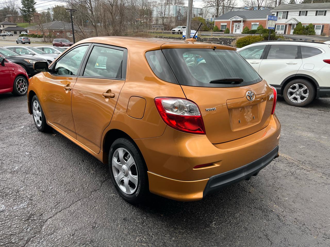 Toyota Matrix Base 4-Speed AT 2010