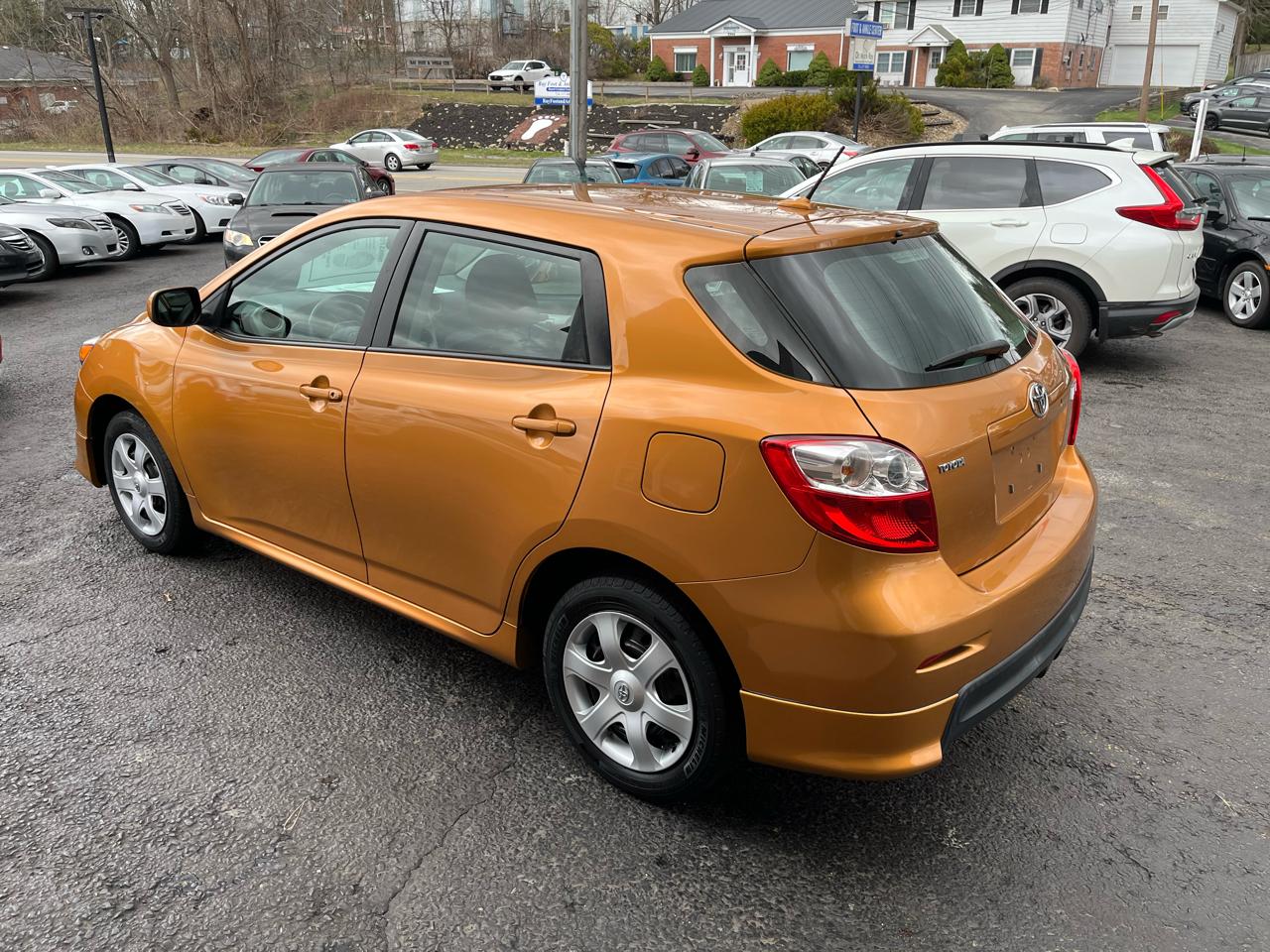Toyota Matrix Base 4-Speed AT 2010