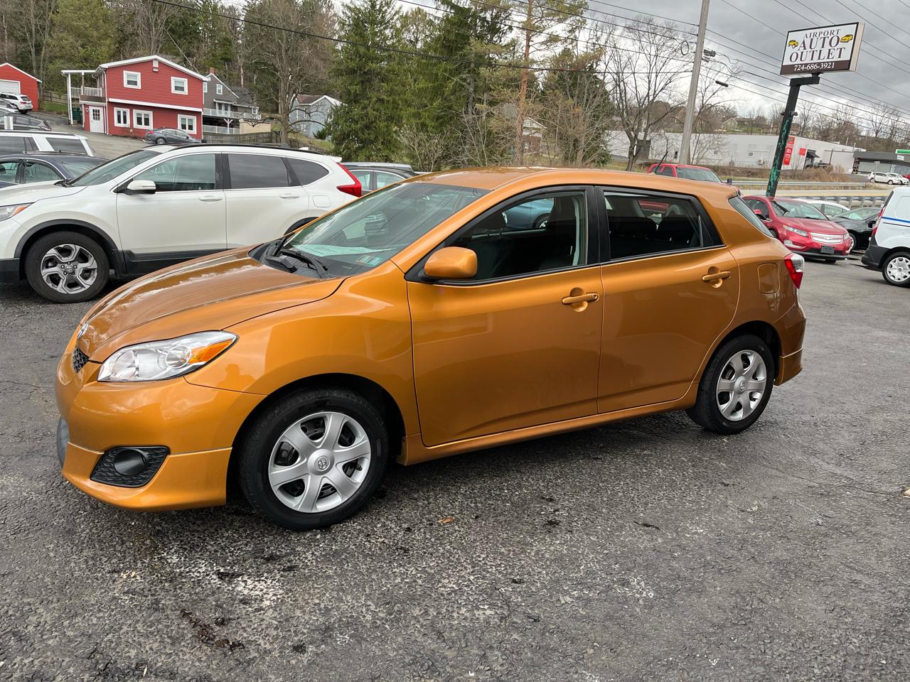 Toyota Matrix Base 4-Speed AT 2010