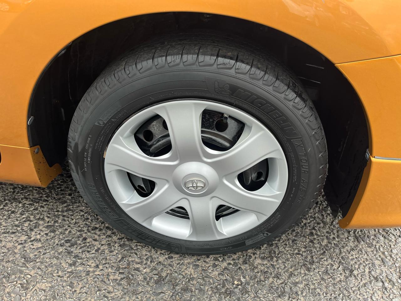 Toyota Matrix Base 4-Speed AT 2010