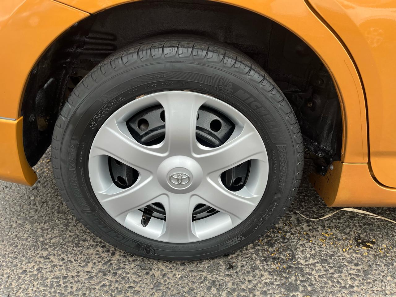 Toyota Matrix Base 4-Speed AT 2010