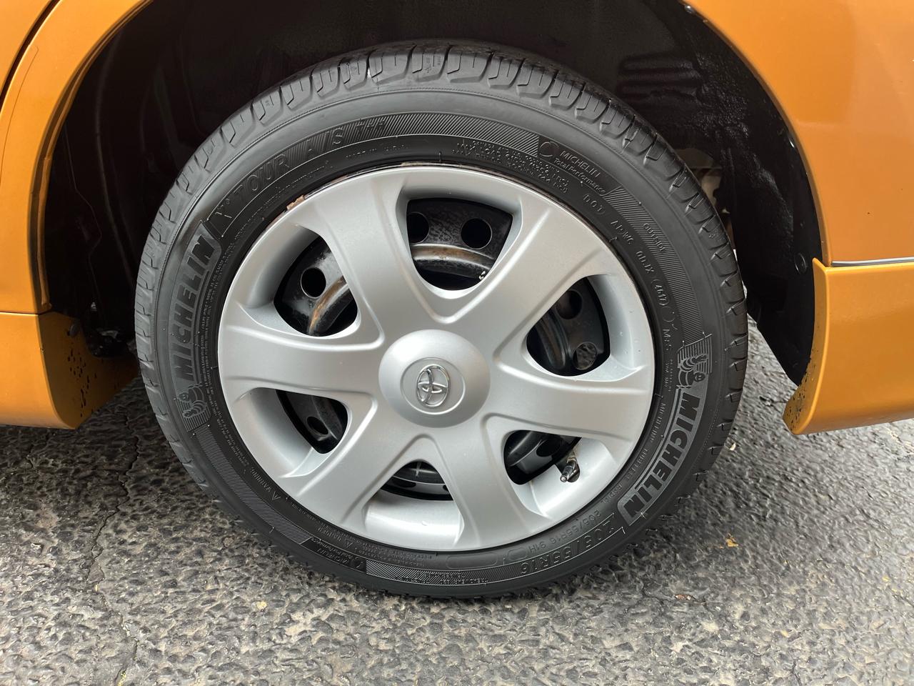 Toyota Matrix Base 4-Speed AT 2010