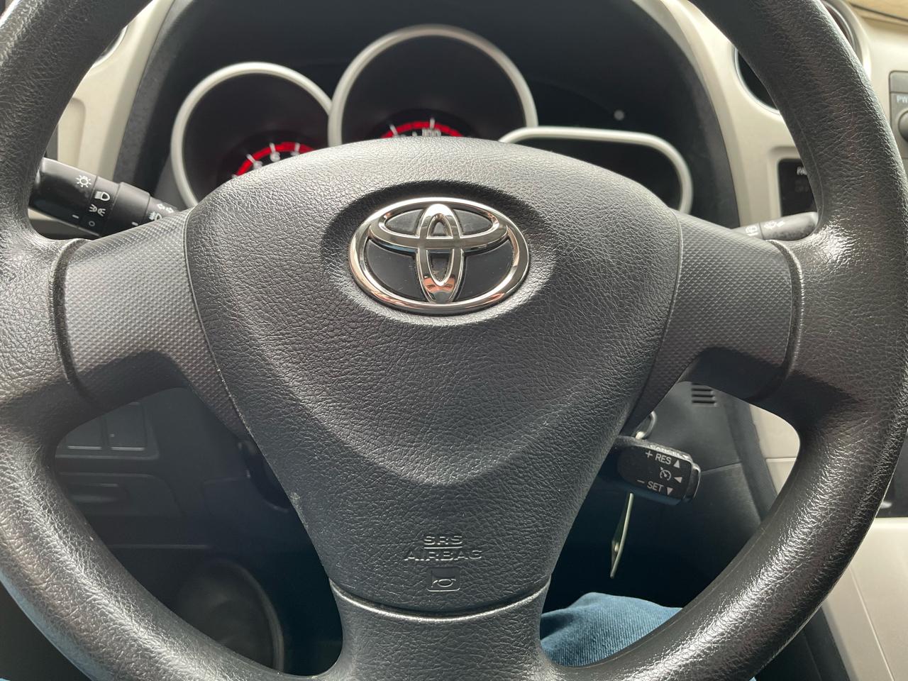 Toyota Matrix Base 4-Speed AT 2010