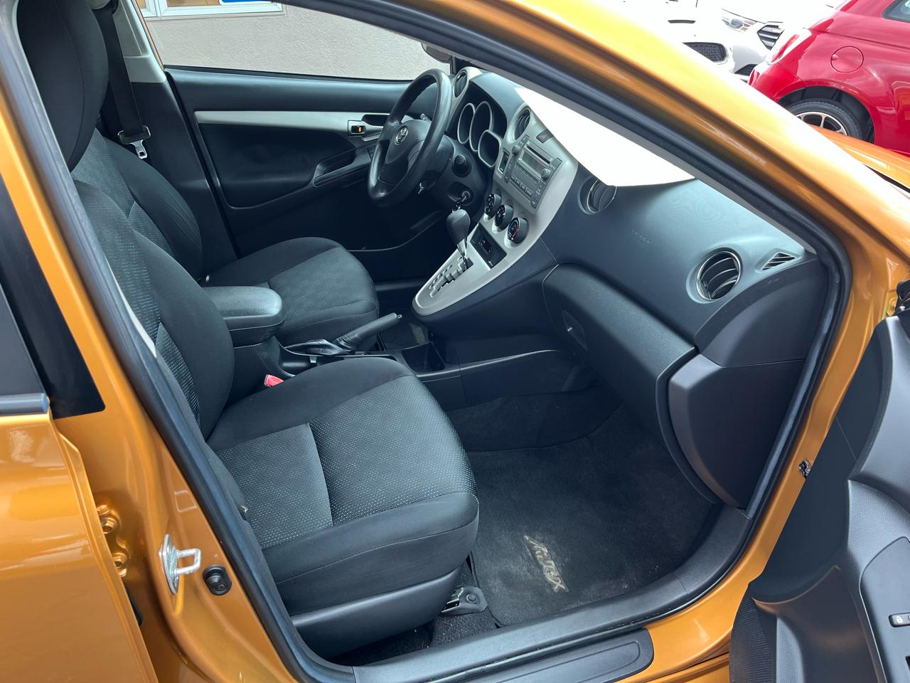 Toyota Matrix Base 4-Speed AT 2010