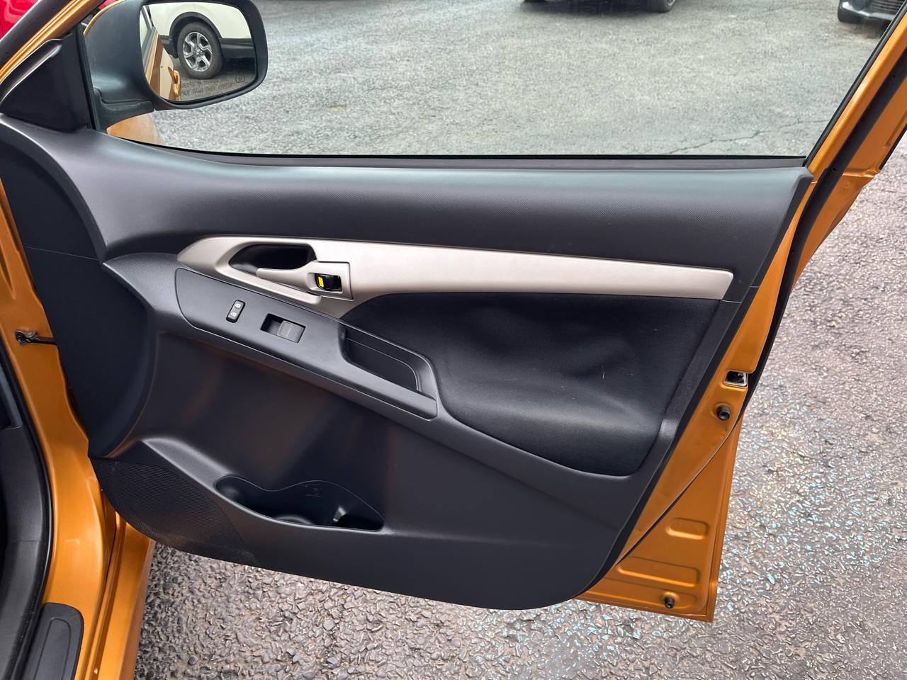 Toyota Matrix Base 4-Speed AT 2010