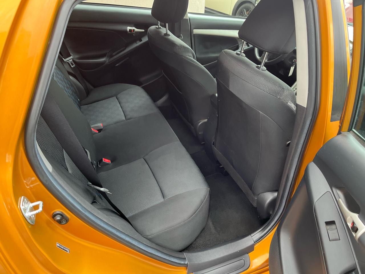 Toyota Matrix Base 4-Speed AT 2010