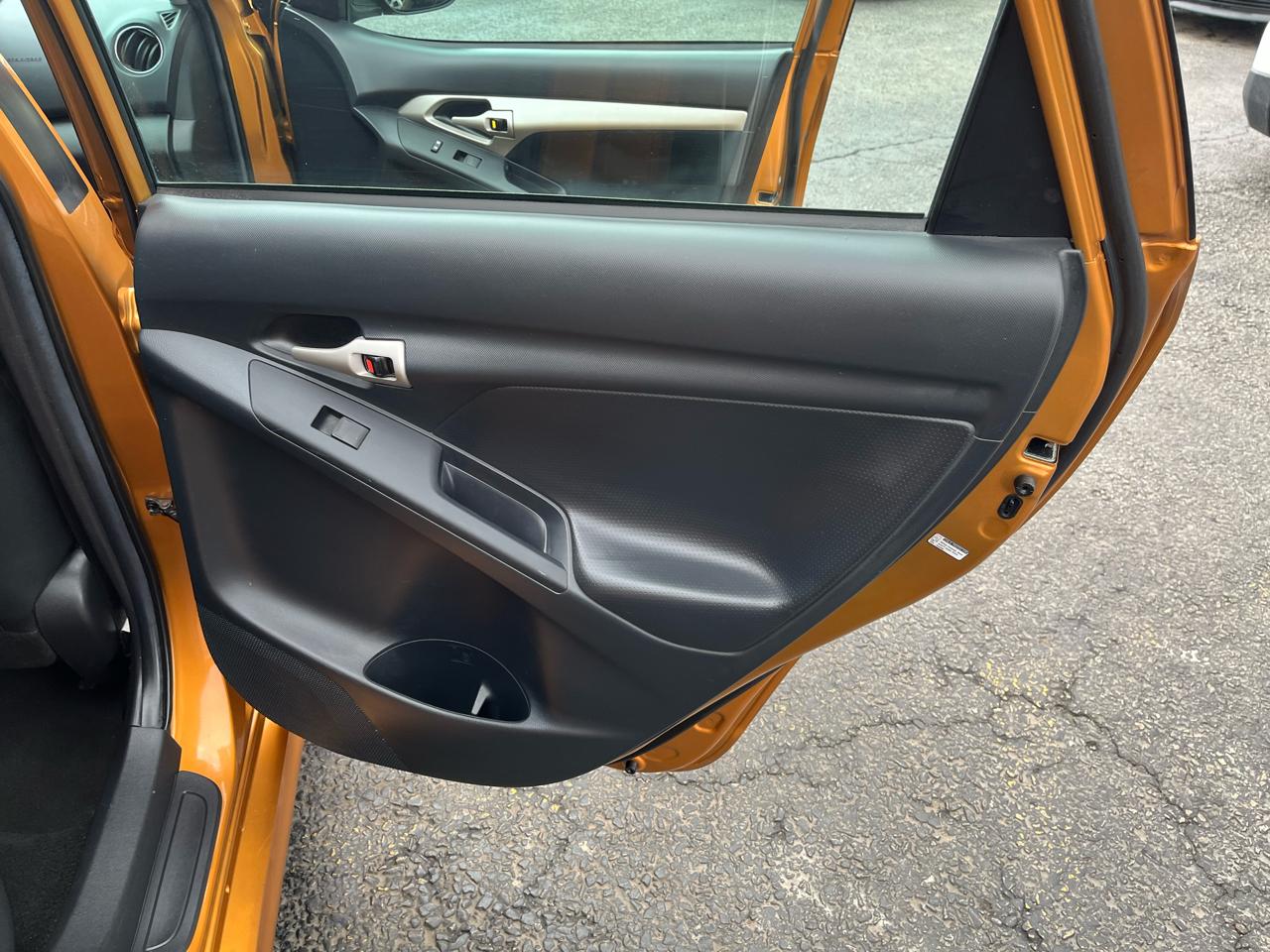 Toyota Matrix Base 4-Speed AT 2010