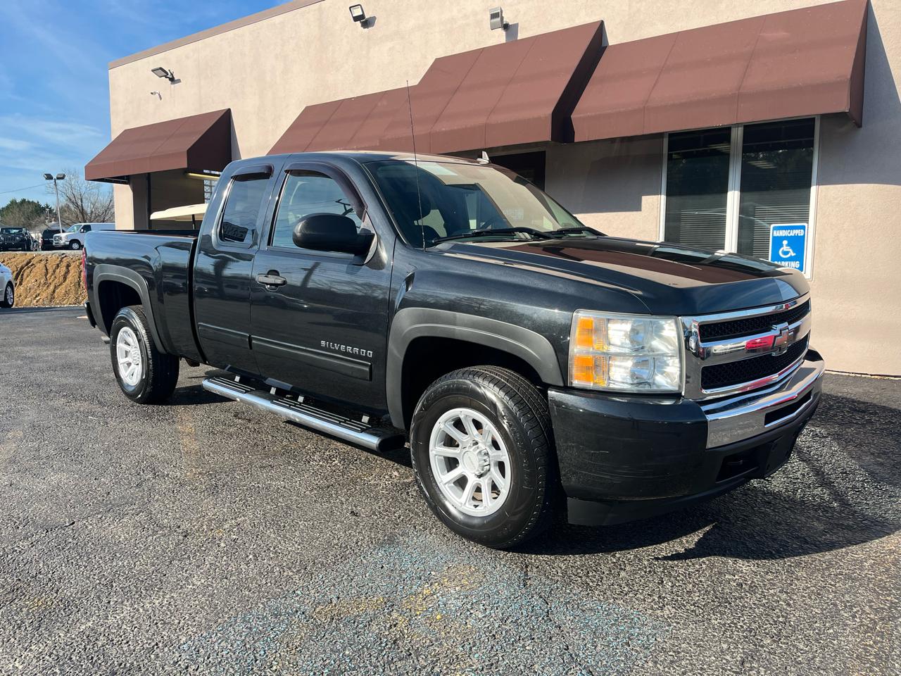 Chevrolet Silverado 1500 LS Extended Cab 4WD 2010